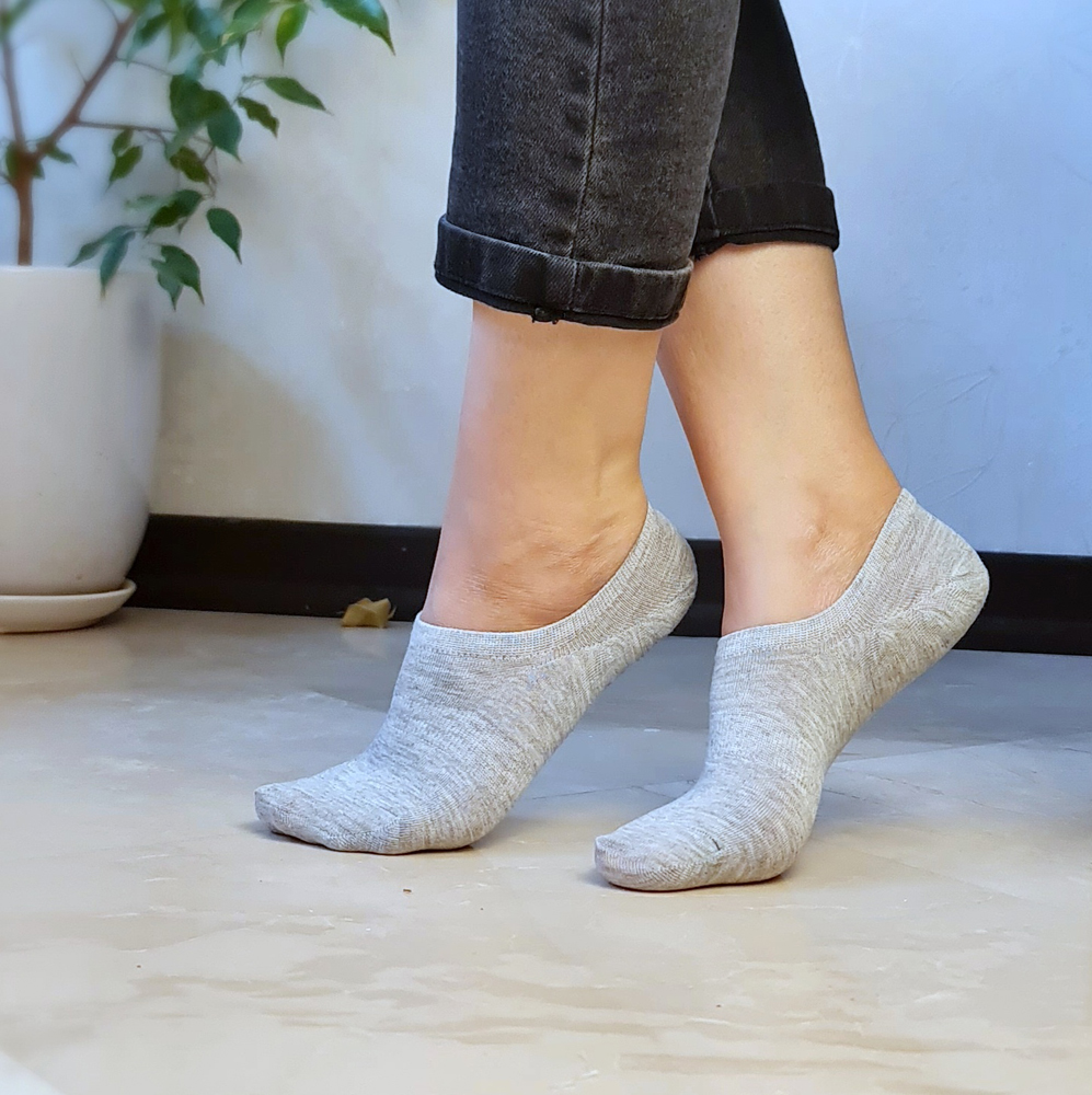 جوراب زیرقوزکی نخی طوسی ساده زنانه 02